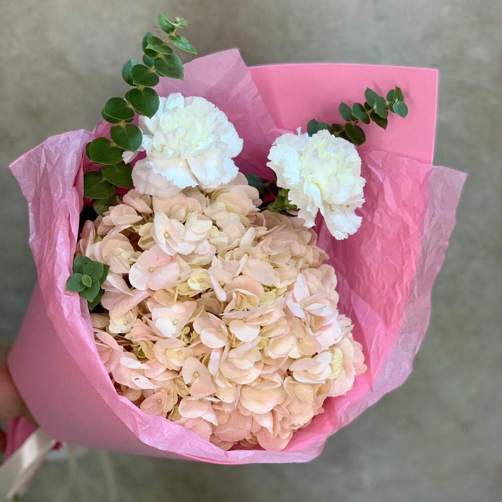 Розовый букет с гортензией Розовый букет с гортензией